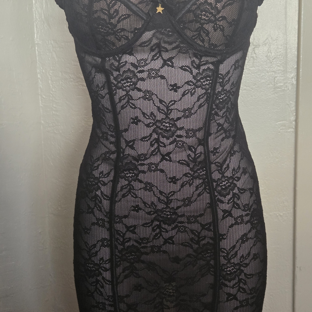 Elegant Black Lace Chemise